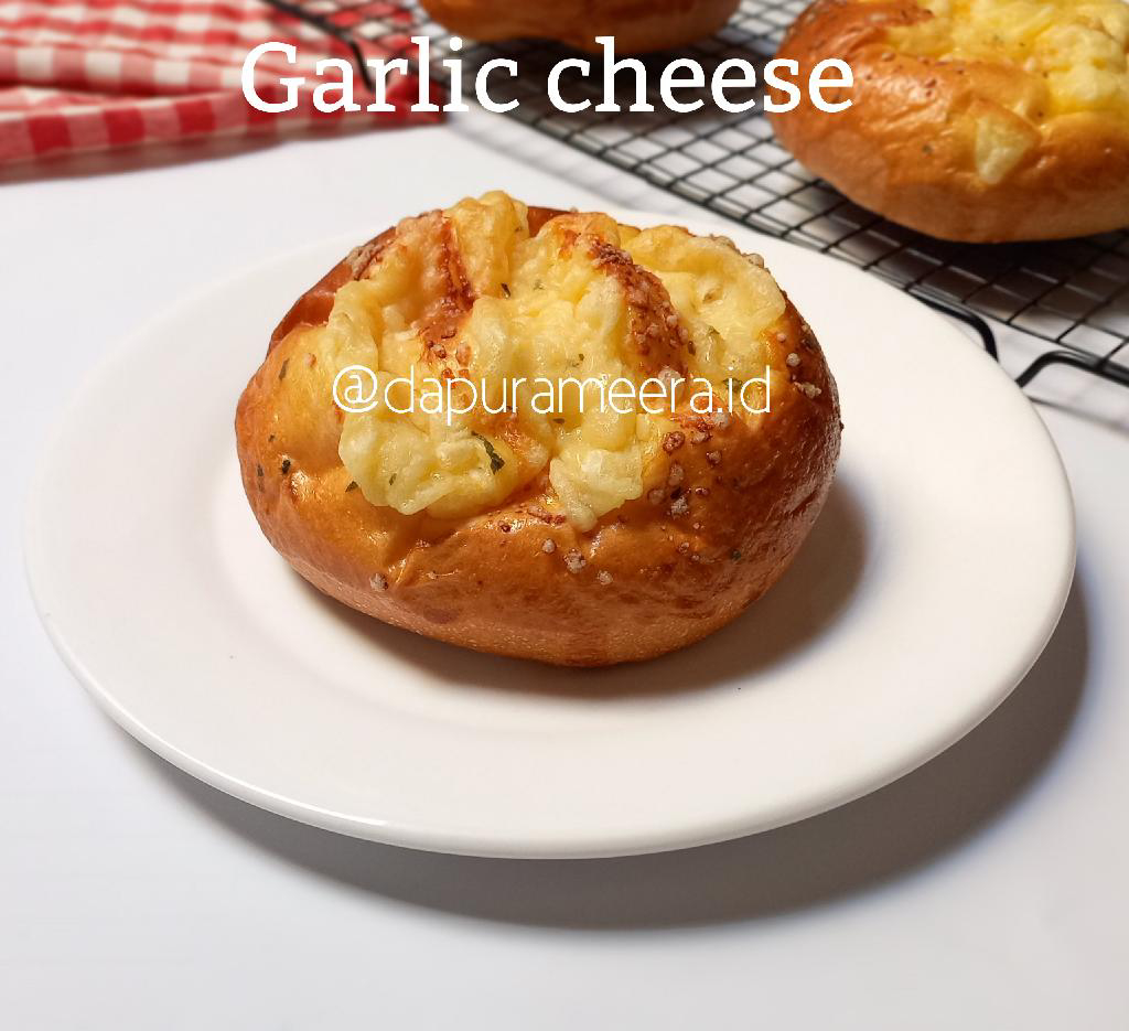 Roti isi garlic cheese ukuran M1