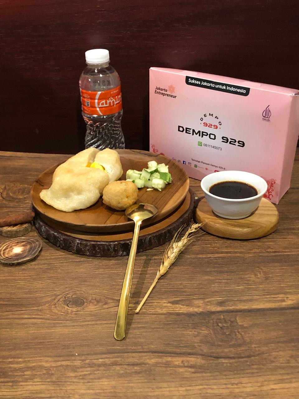Lunch Box Pempek Dempo 929