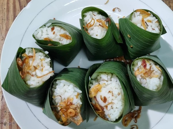 nasi uduk, telor, sm tumis buncis tempe, pisang