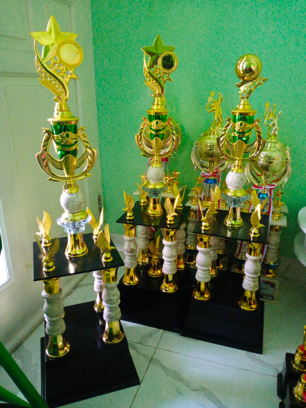 PIALA KAKI EMPAT