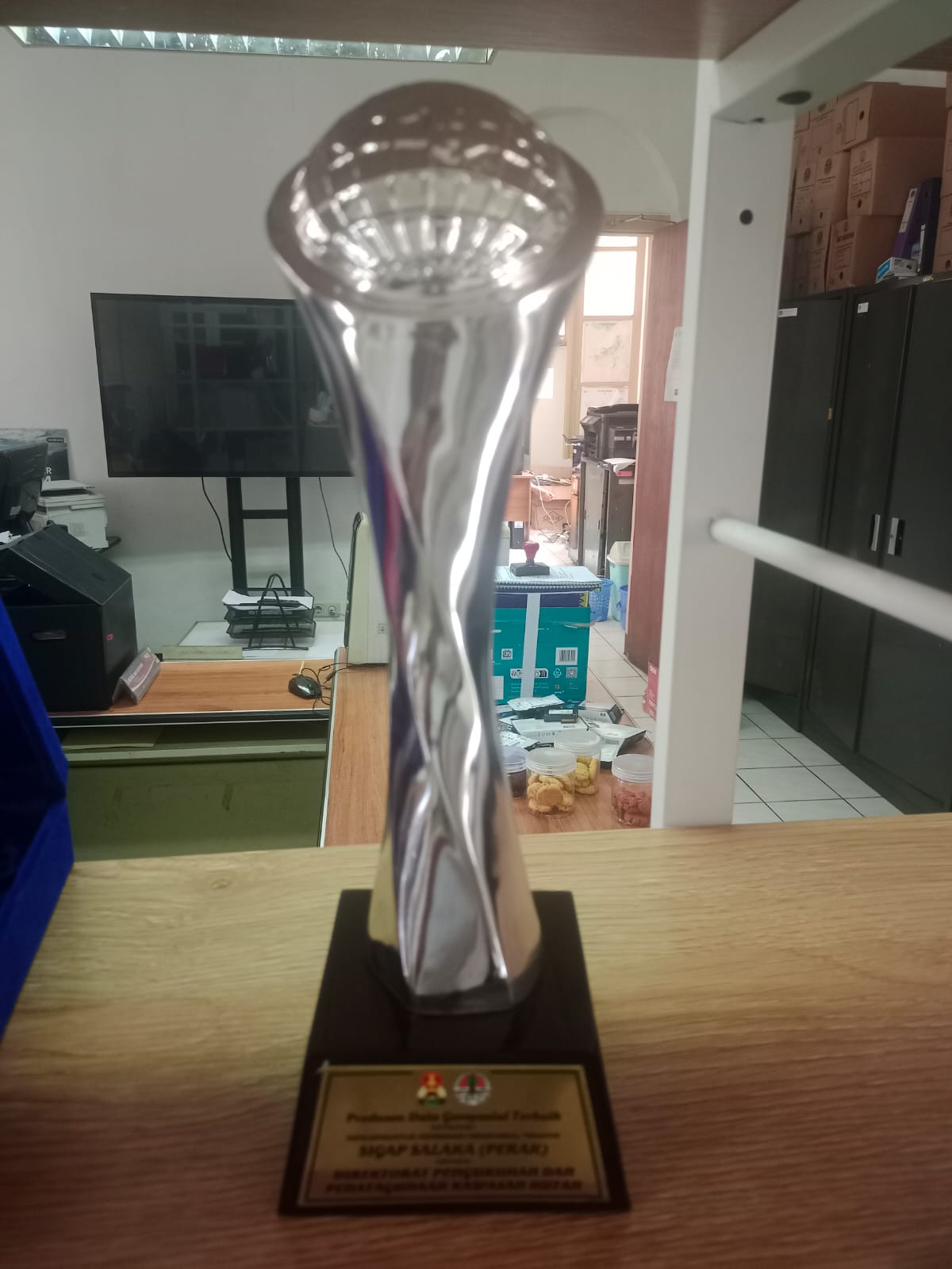 PIALA PLAKAT