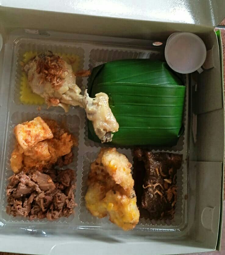 Paket Nasi dan Snack