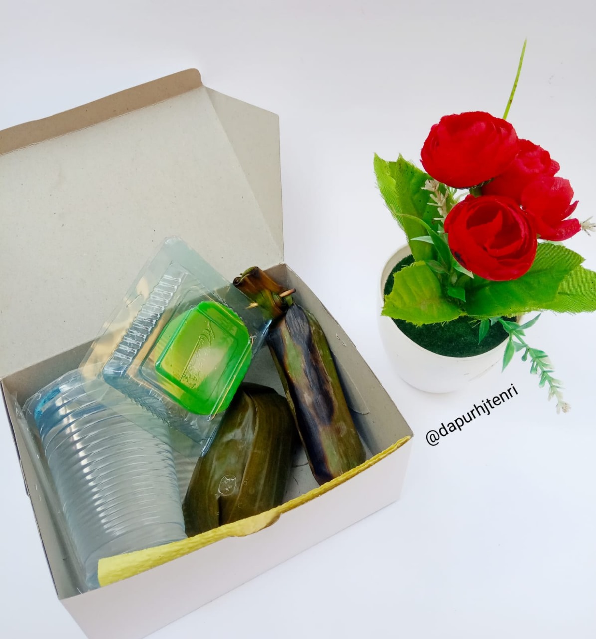 Snack Box Dapur Hj. Tenri Menu 5