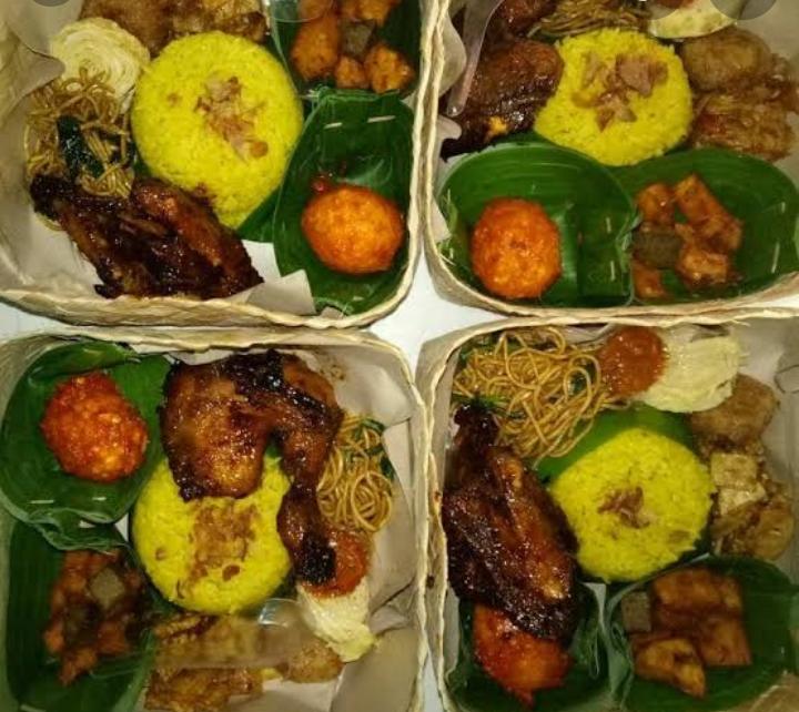 Paket Nasi Kuning