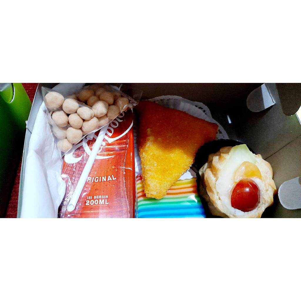 Premium snack box isi 3+tehkotak