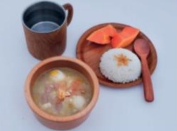 Nasi putih Nila fillet goreng tepung, sup telor puyuh sayuran + buah pir