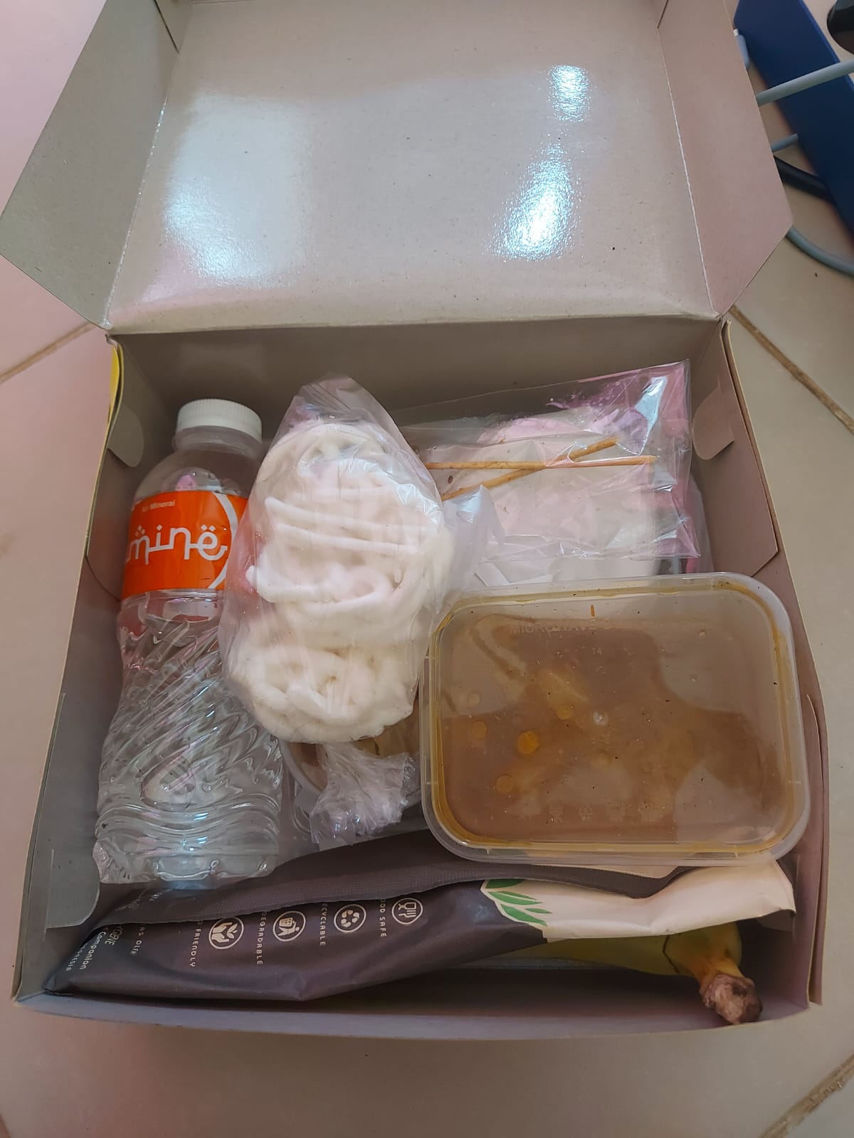 LUNCH BOX