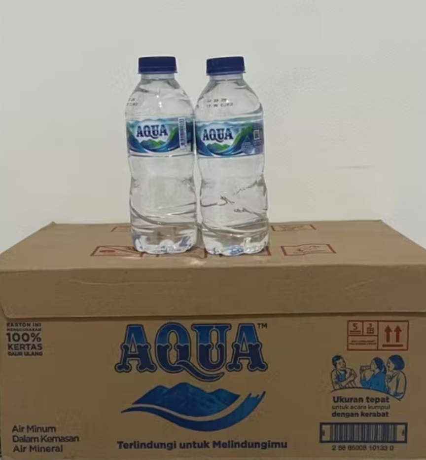 Air Mineral kemasan merk Aqua 330ml