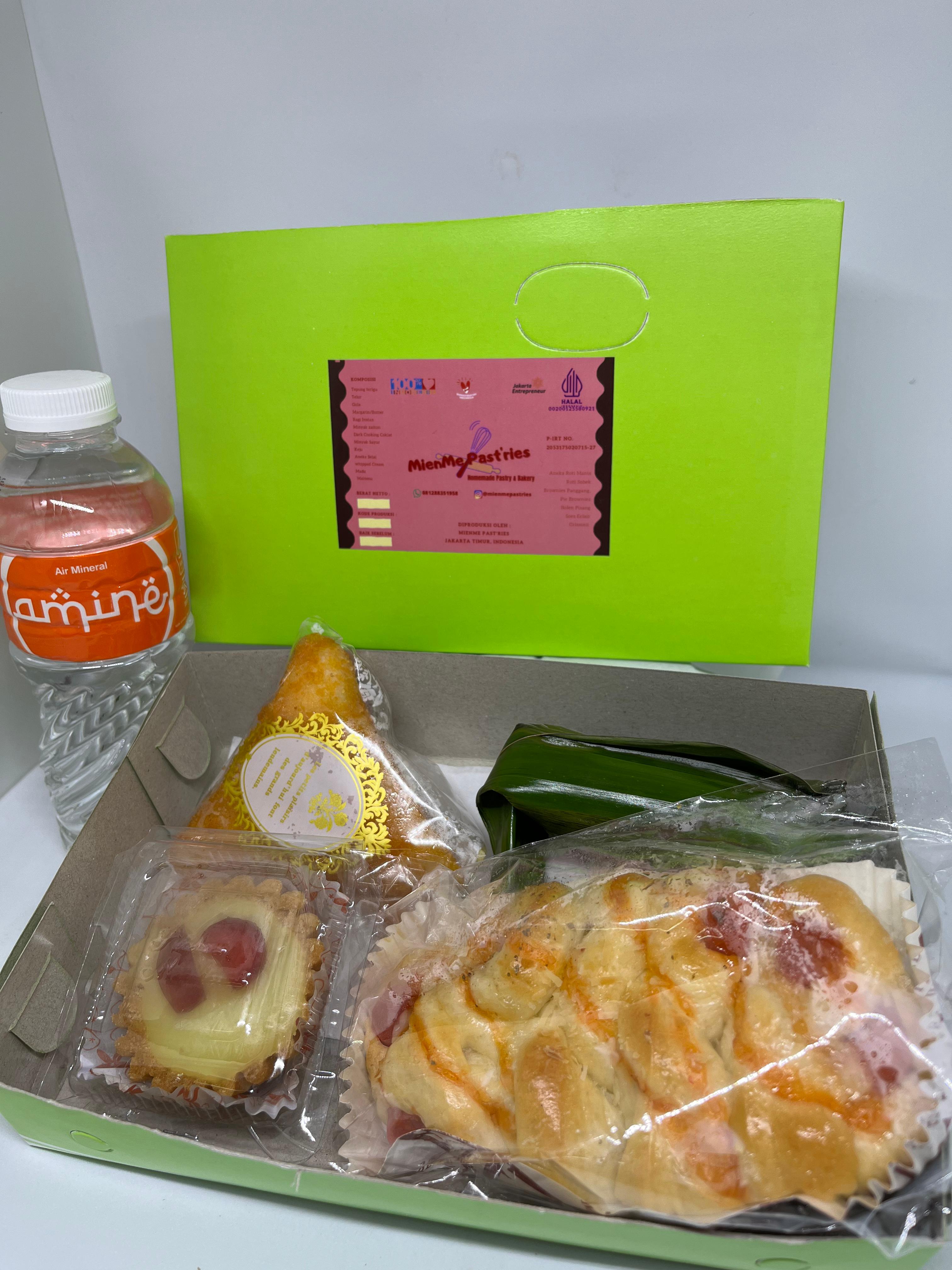 Snack Box MnM Pastries