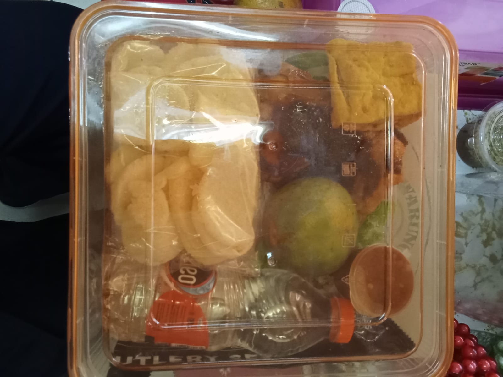 NASI BOX AYAM GORENG BU TATI