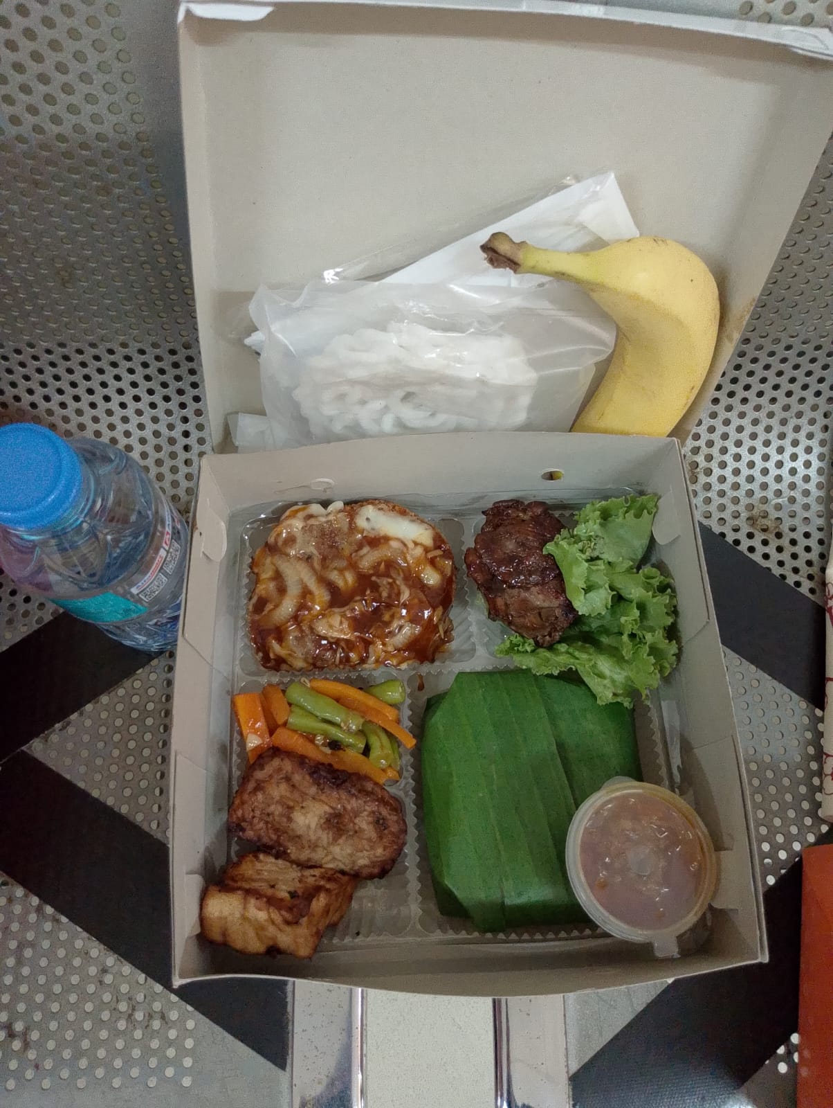 NASI BOX KROKET CENTIL