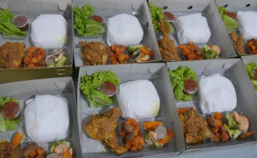 nasi box kedai naufalyn