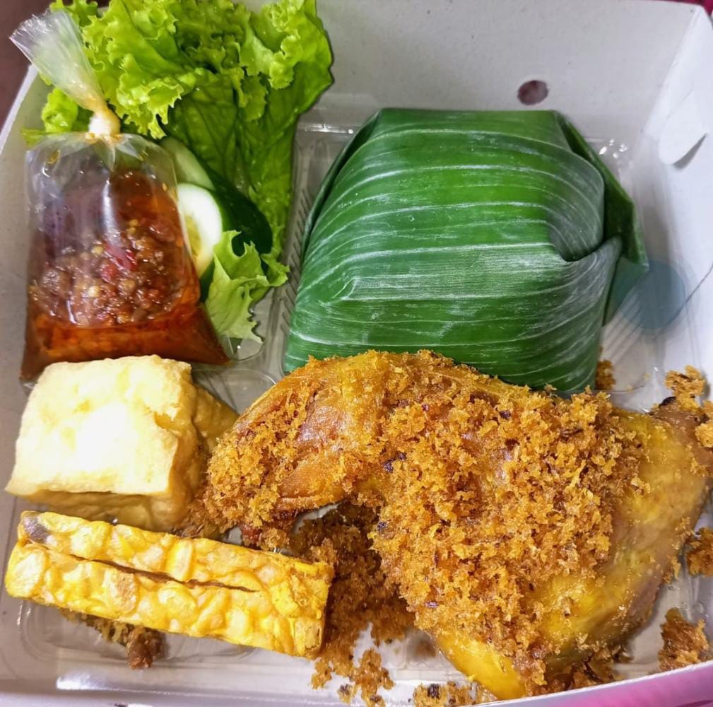 Nasi Ayam Goreng