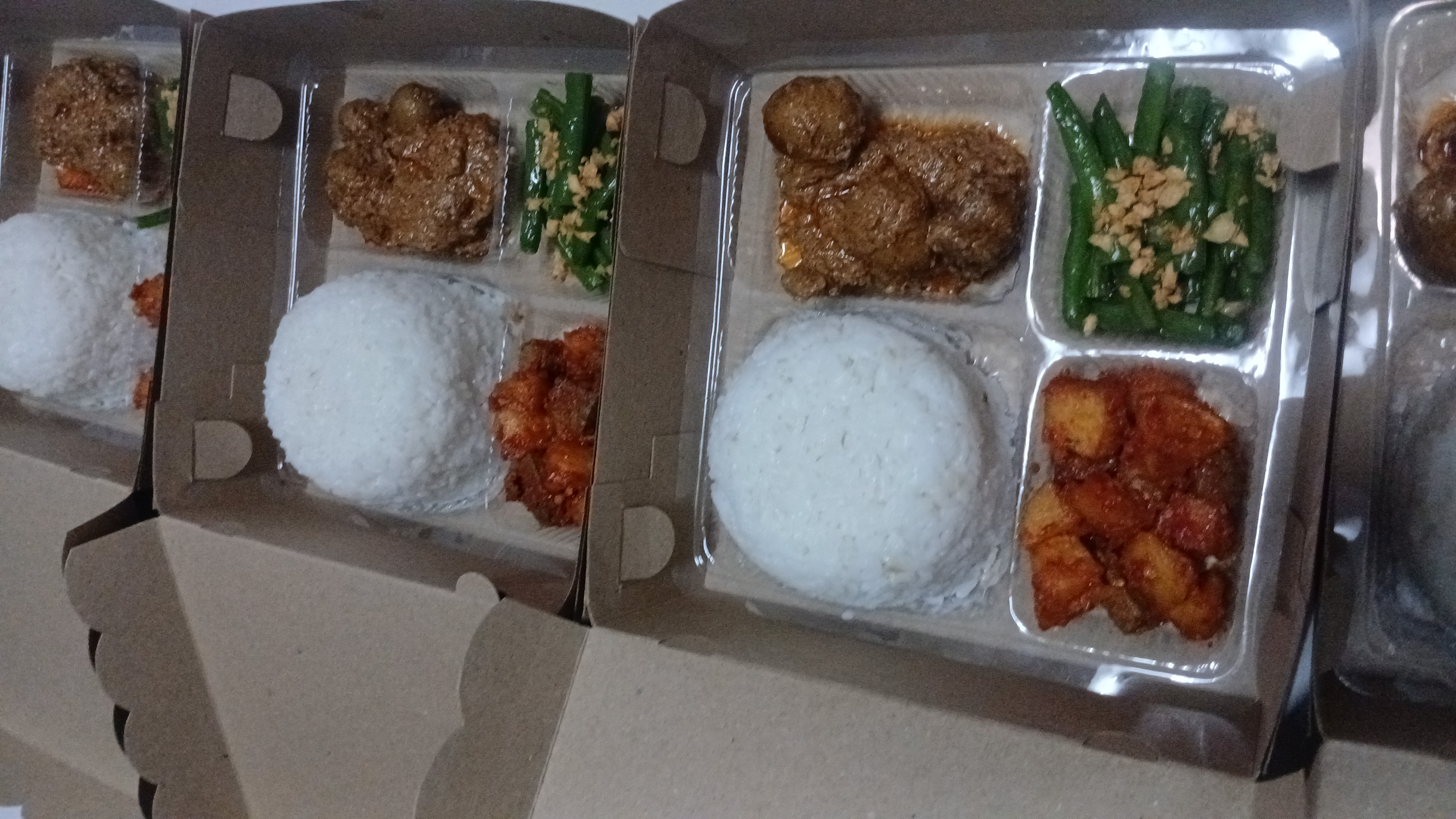 Paket lunch box