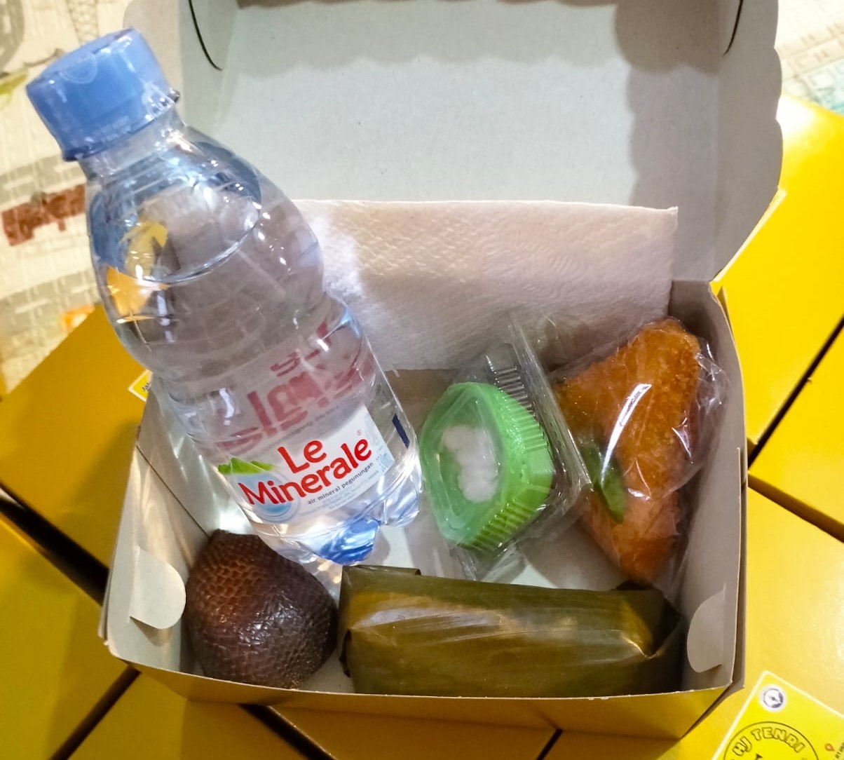 Snack Box Dapur Hj. Tenri Menu 8
