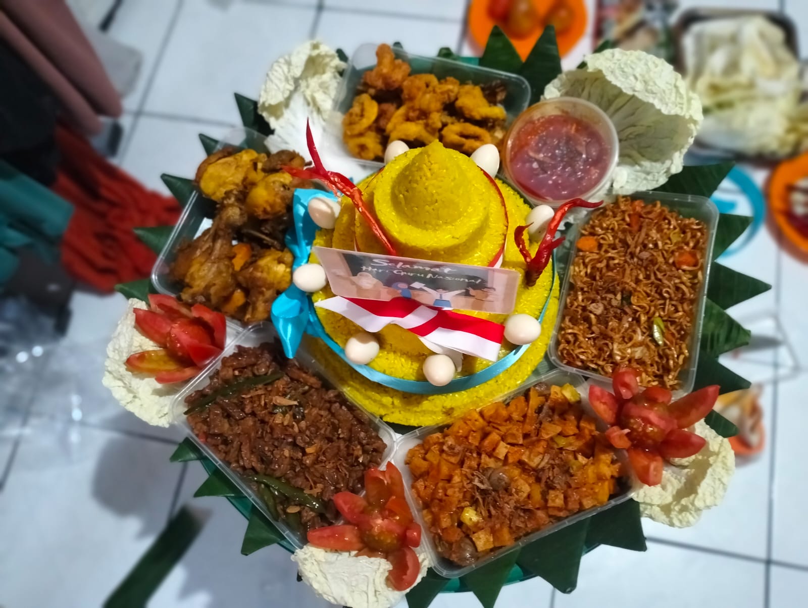 Tumpeng Nasi Kuning (10 Porsi) by Bunda R Catering