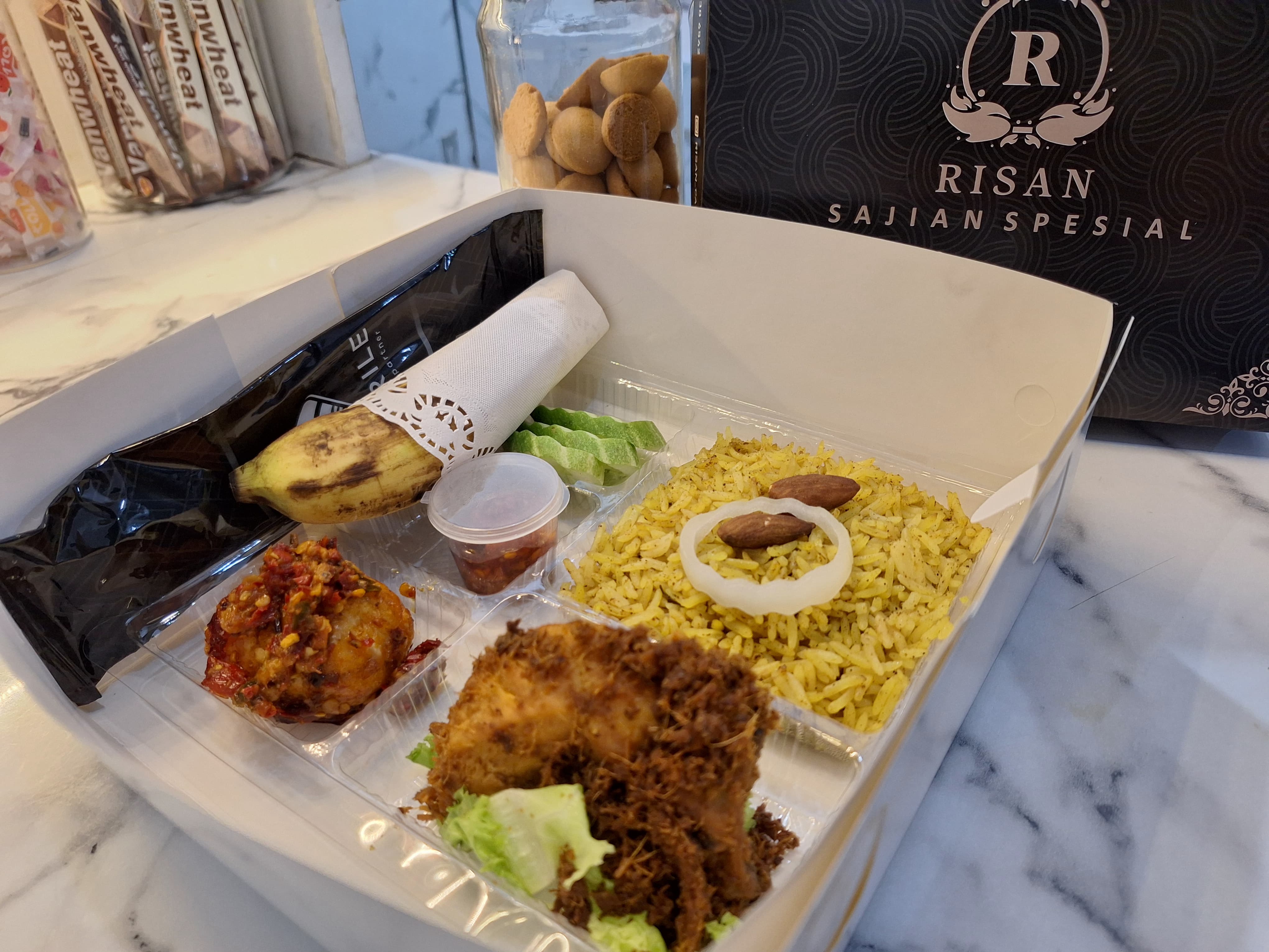 Snack Box dan Nasi Ayam Kebuli