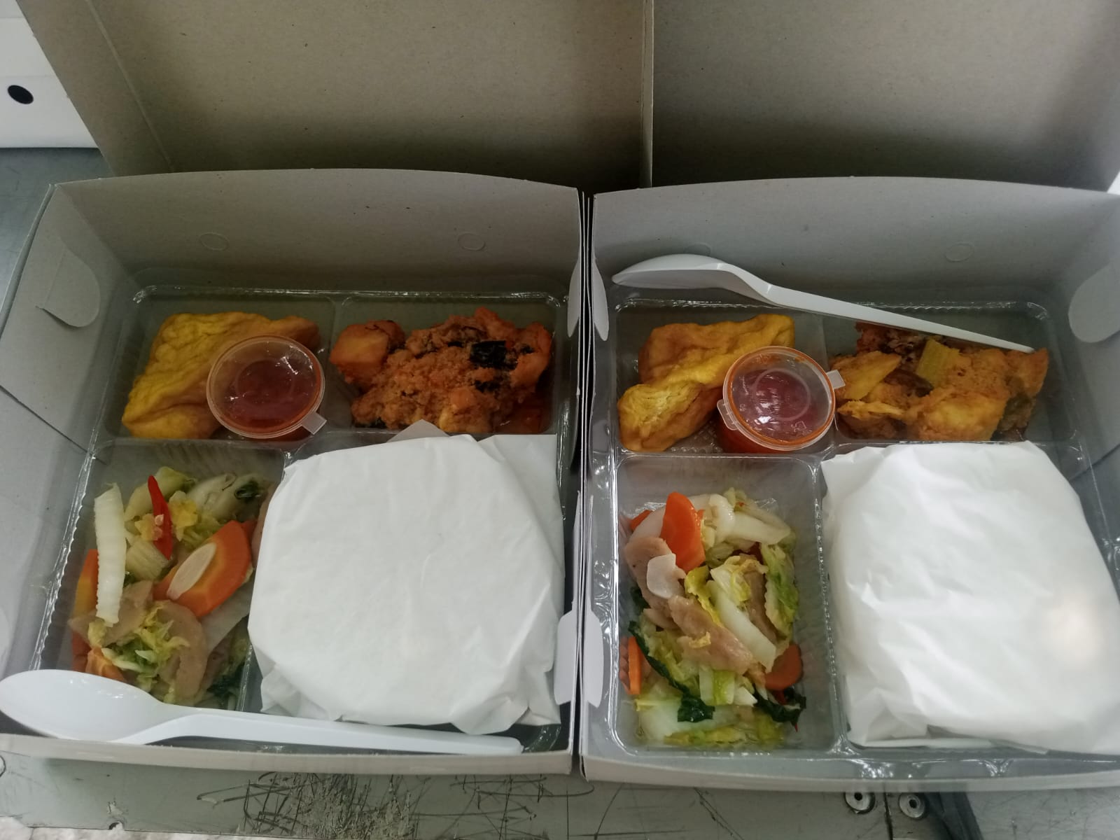 Paket nasi ayam rica-rica