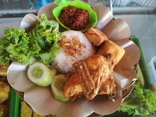 NASI AYAM GULAI RICA RICA