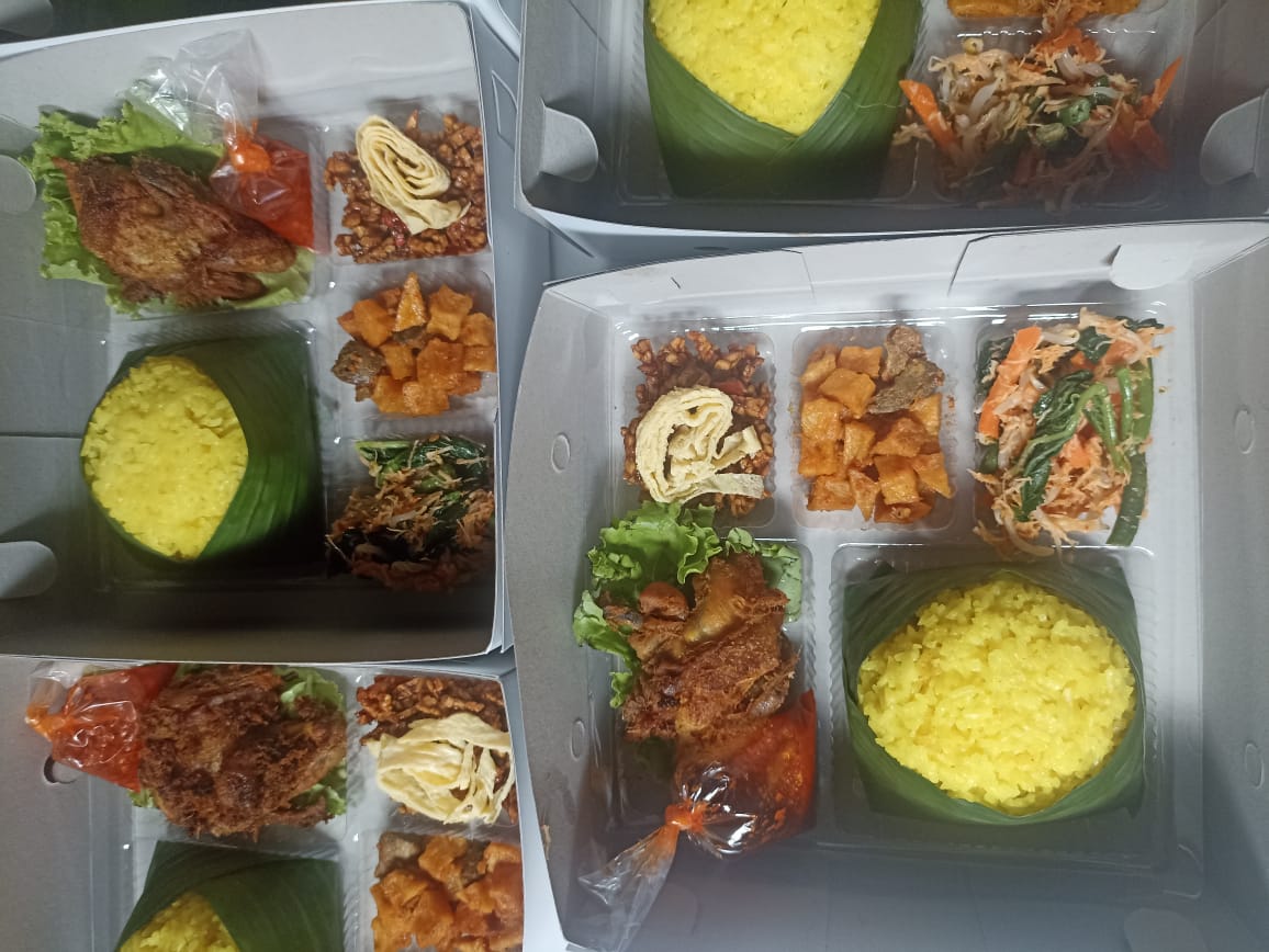 A. NASI BOX KUNING NASI TIM HORE