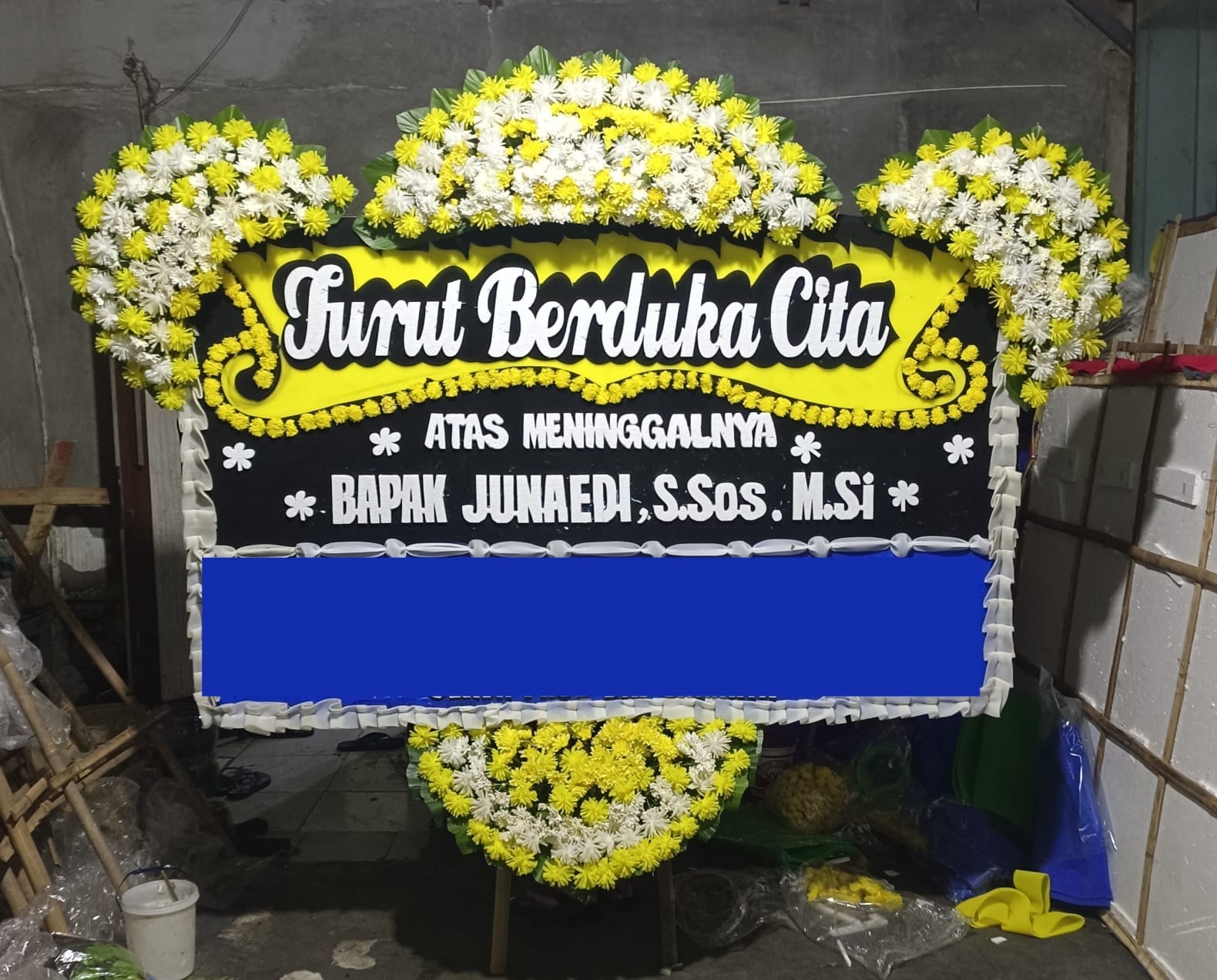 Papan bunga karang duka cita
