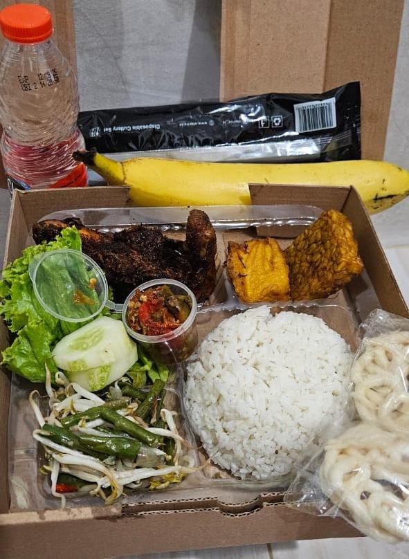 PAKET 1 NASI DAN SNACK BOX