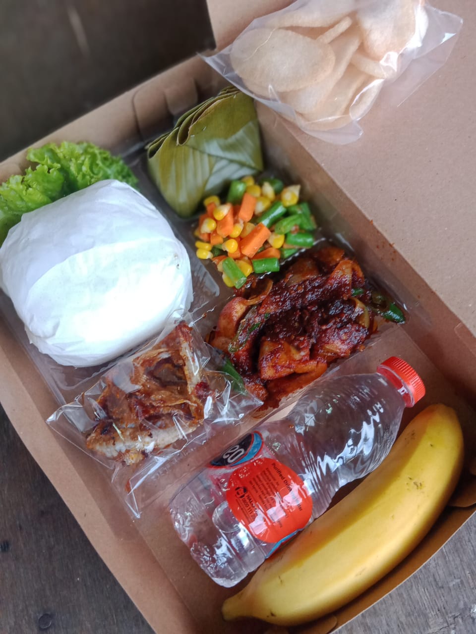 Paket Snack dan Nasi Box