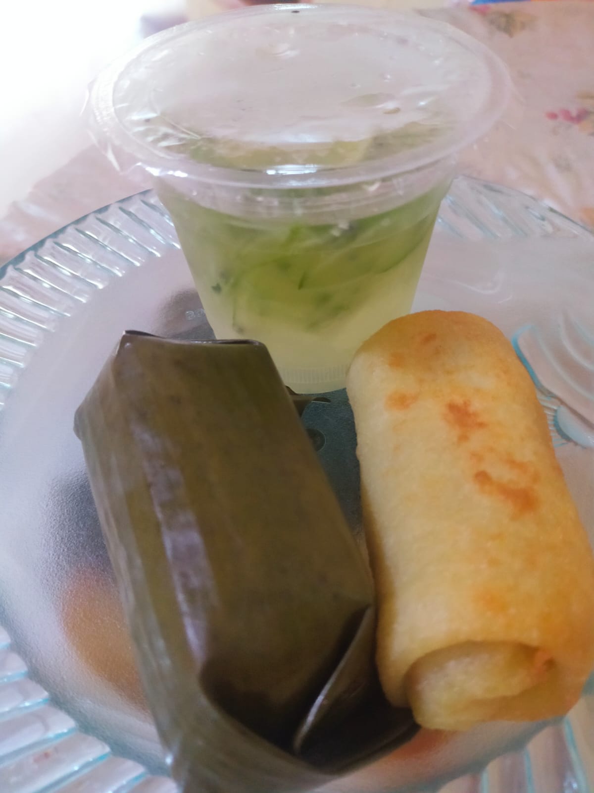 es kuwut,lontong,risol