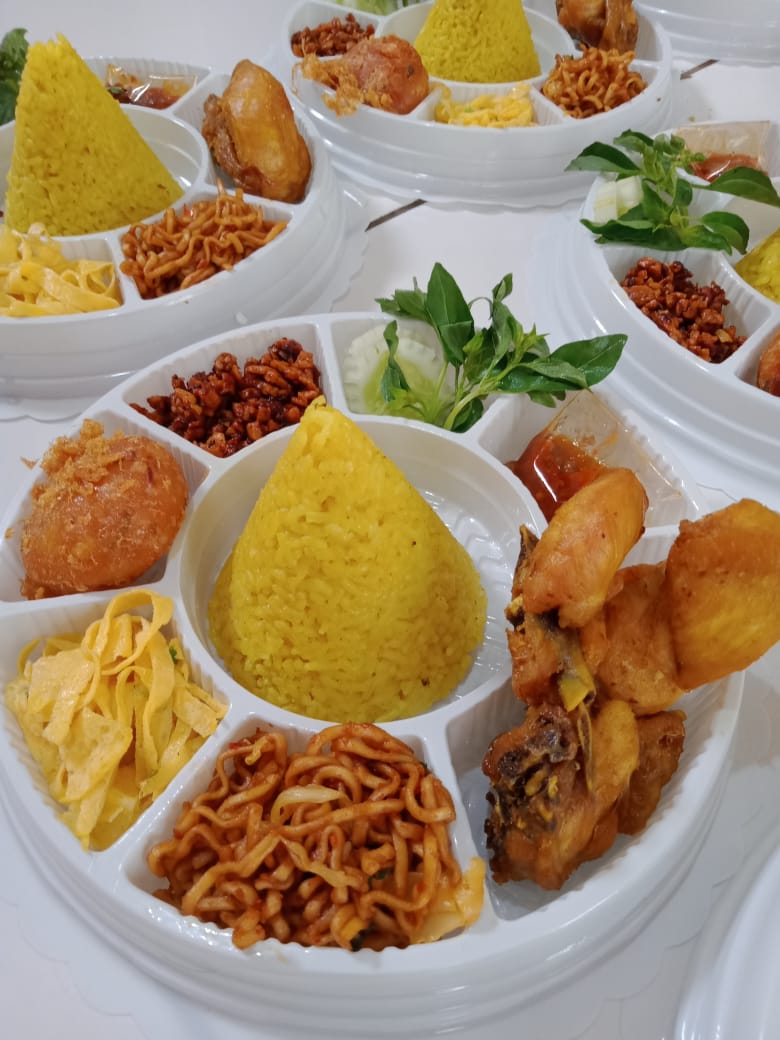 Nasi Kuning Komplit