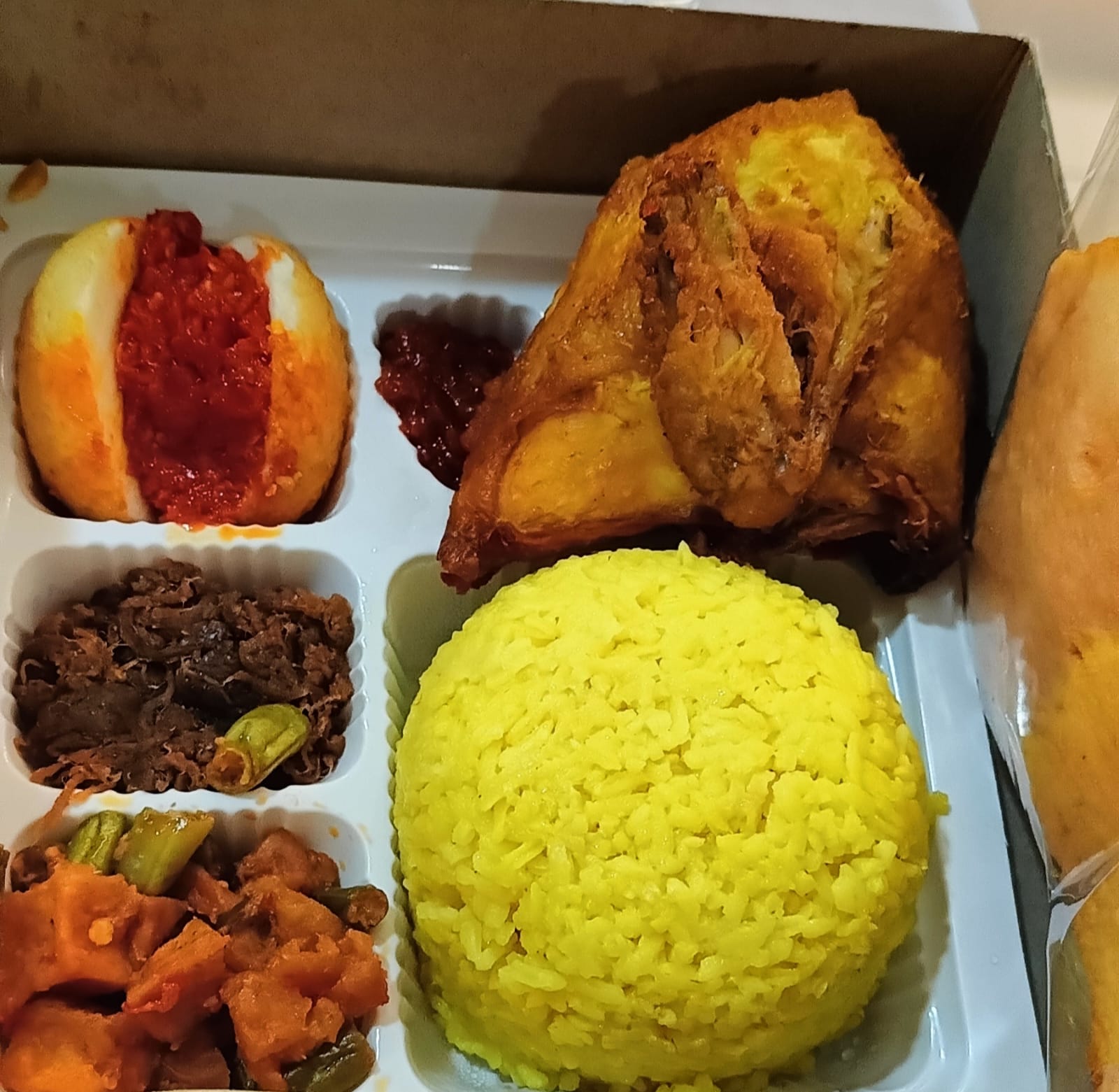 Paket Nasi Kuning