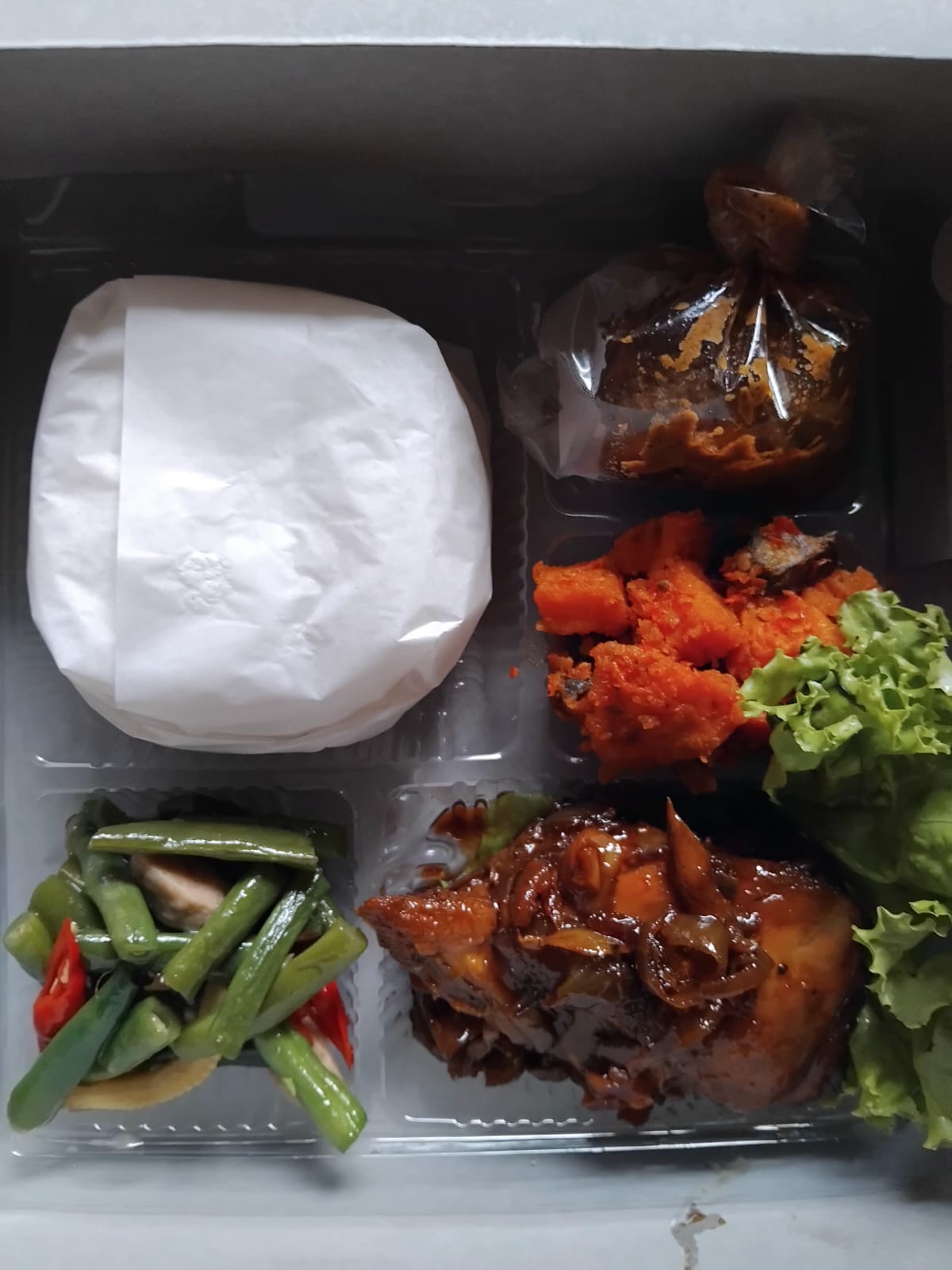 Nasi box RFino's Snack &amp; Cathering