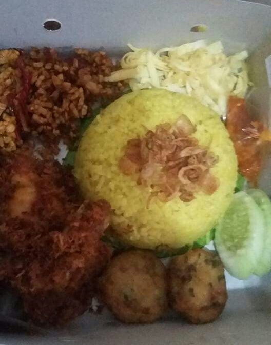 Paket Nasi Kuning