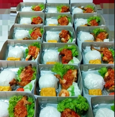 2. Nasi Box Ade Catering