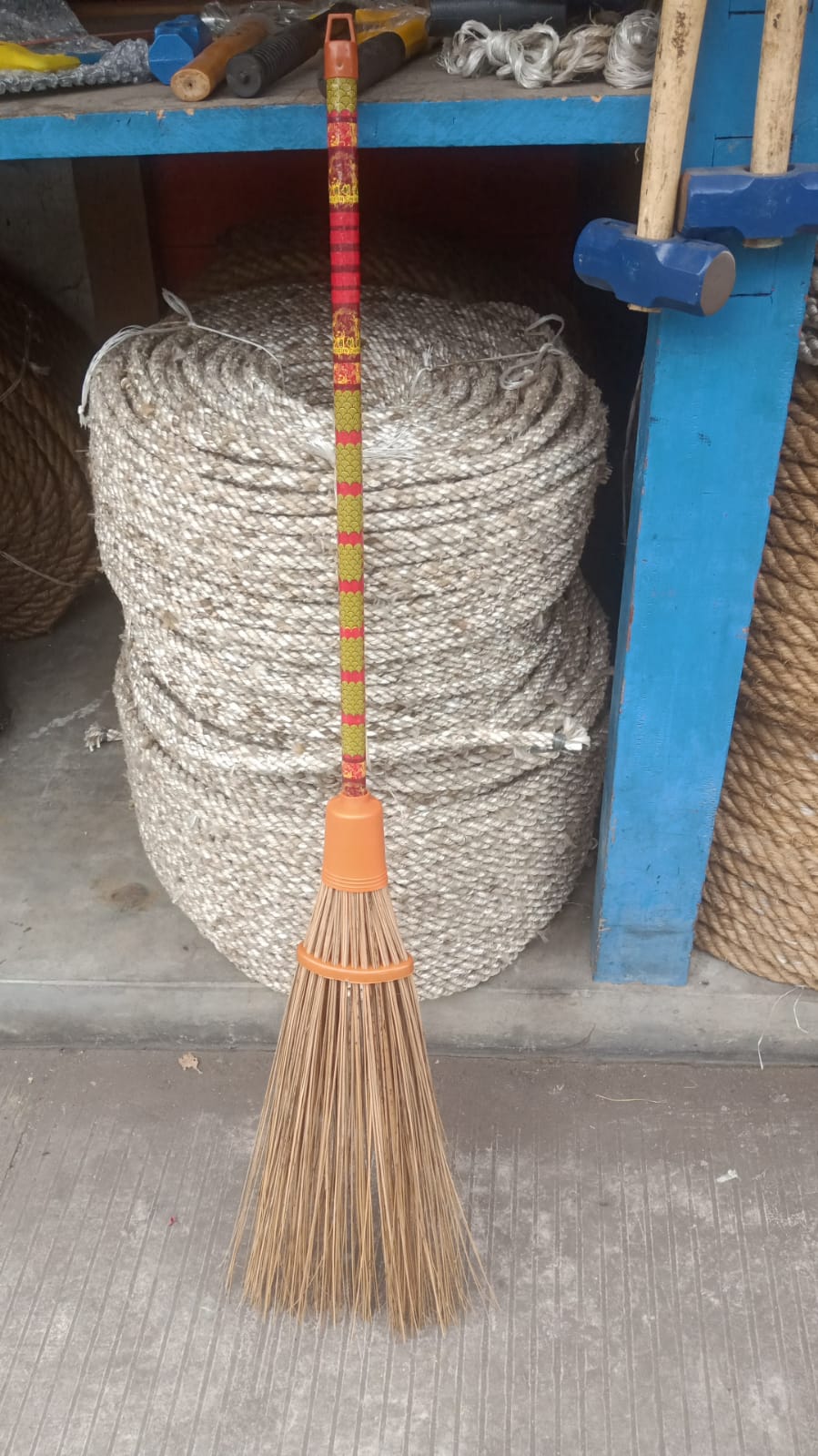 SAPU LIDI BERGAGANG