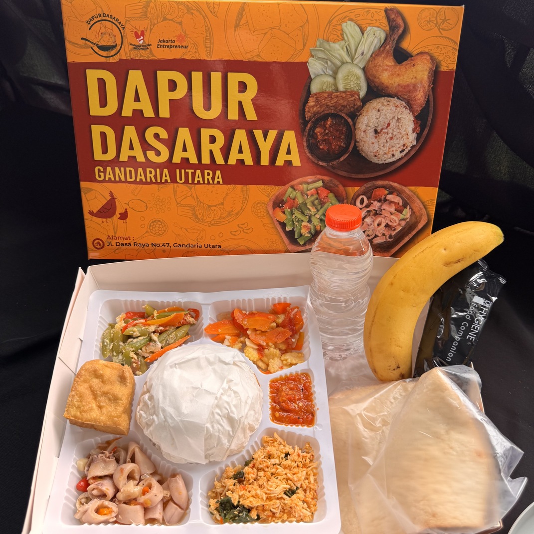 Paket Nasi Komplit – Ayam Suwir &amp; Tumis Cumi