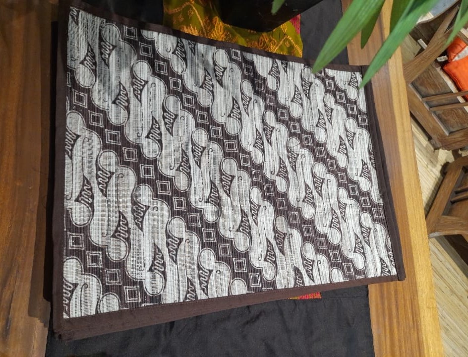 Placemat Eceng Gondok Motif
