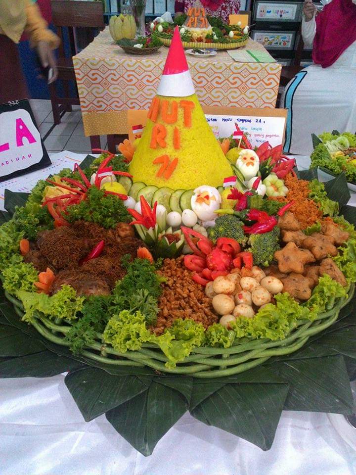 Tumpeng (25 Porsi) By Bunda Tari Catering