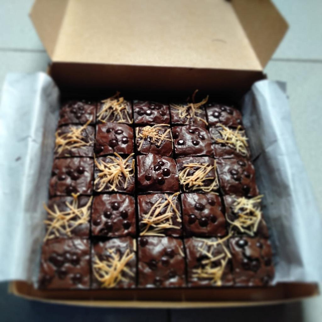 FUDGY BROWNIES SEKAT