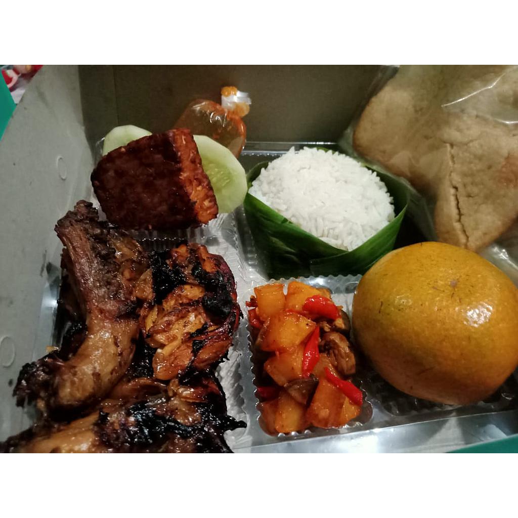 Nasi ayam bakar spesial Bu Wardja