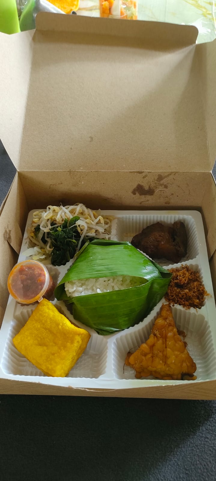 Nasi timbel, empal, tahu, tempe, sambal