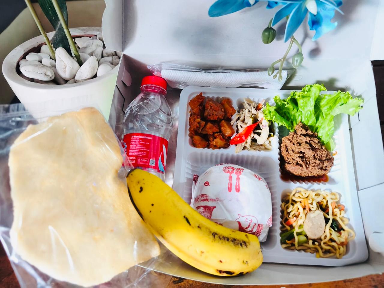 Nasi Box Ayam Kecomberang