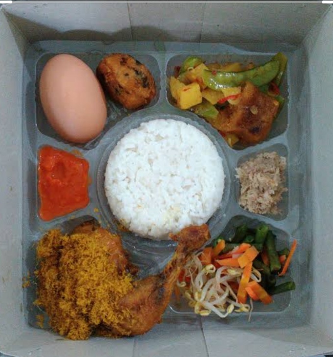 Nasi Ayam Komplit