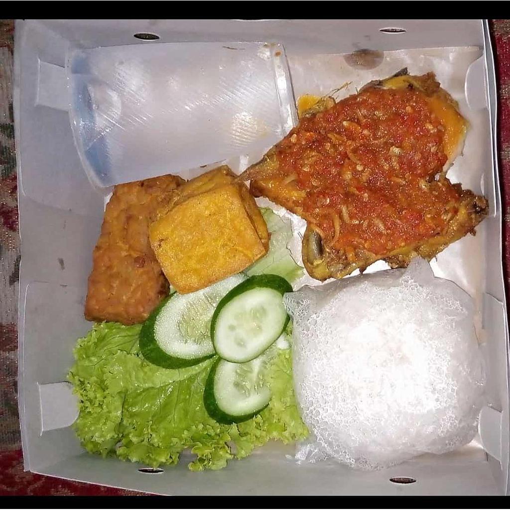 AYAM PENYET SAMBEL TERI