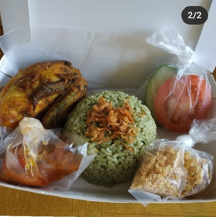 NASI UDUK IJO AYAM KREMES