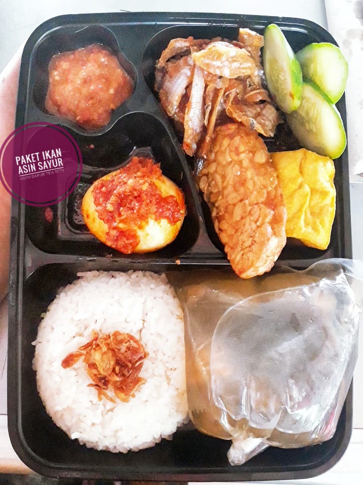 Paket nasi Box Ikan Asin Sayur