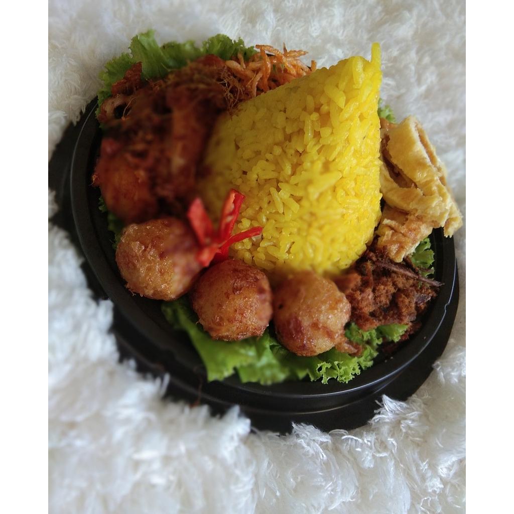 Paket nasi kuning