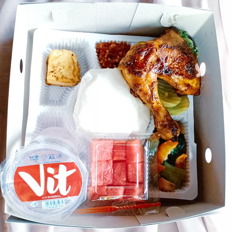 Paket Nasi Kotak 3 by Dapur Ukhtiya