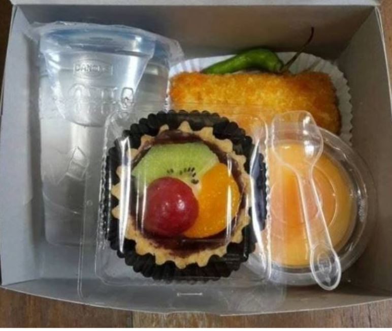 SNACK BOX ISI 4 KUE