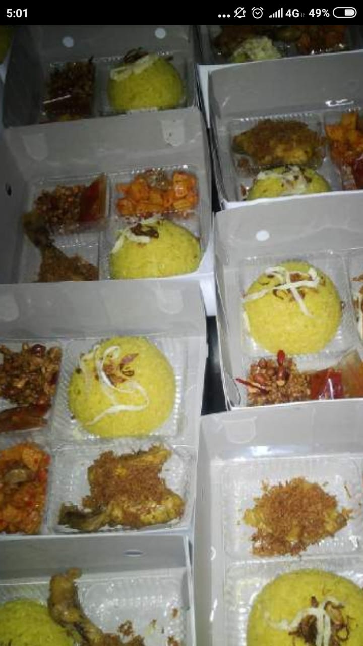 Nasi Kuning Varian Ayam