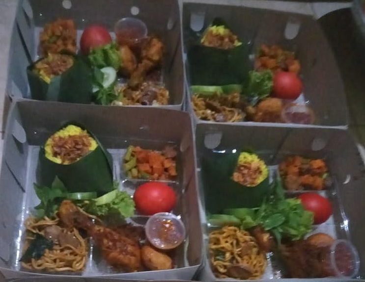 Nasi Kuning Ayam Goreng